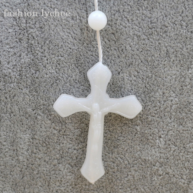 Naszyjnik z wisiorkiem religijny różaniec Maryja – długie białe koraliki handmade - Wianko - 2