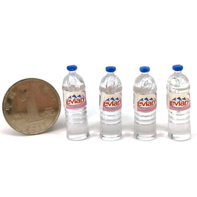 Domek dla lalek 1:6 i 1:12 z 4 sztukami Evian butelkowana woda mineralna, miniaturka lalka oraz akcesoria do kuchni i salonu - Wianko - 4