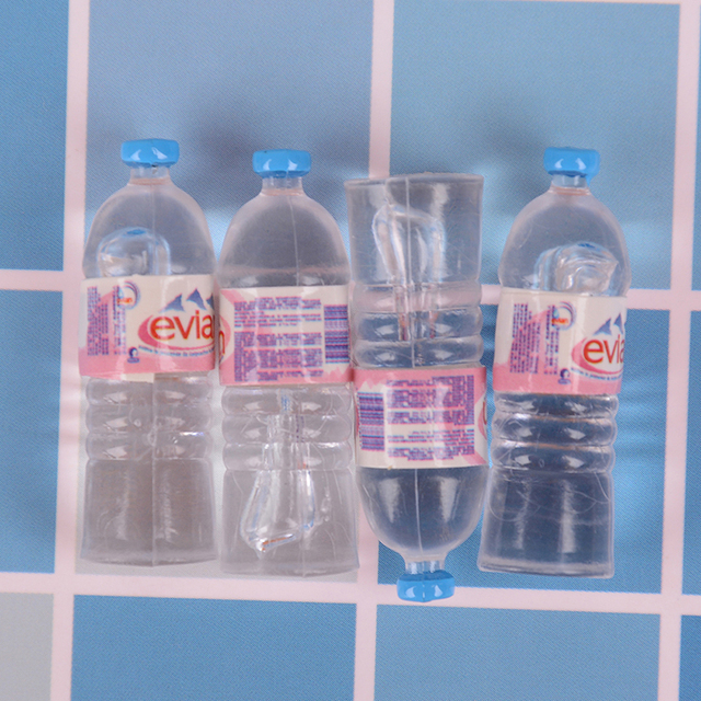 Domek dla lalek 1:6 i 1:12 z 4 sztukami Evian butelkowana woda mineralna, miniaturka lalka oraz akcesoria do kuchni i salonu - Wianko - 20
