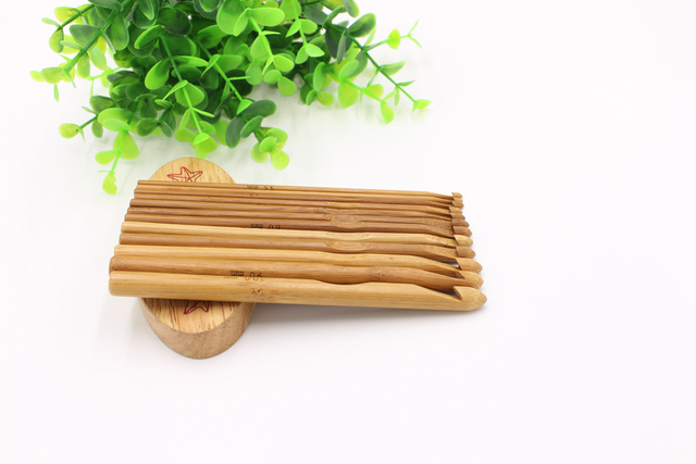 Zestaw 21 bambusowych szydełek do szycia - pojedyncze haki okrągłe i płaskie, uchwyt bambusowy, metalowy zestaw dziewiarski - Wianko - 6