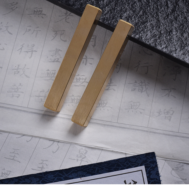 Mosiądz waga papieru z kaligrafią na Xuan papierze - ozdoba do biura - Wianko - 10