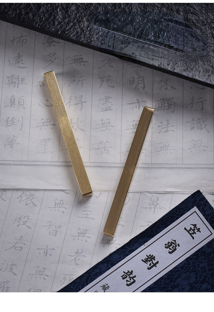 Mosiądz waga papieru z kaligrafią na Xuan papierze - ozdoba do biura - Wianko - 11