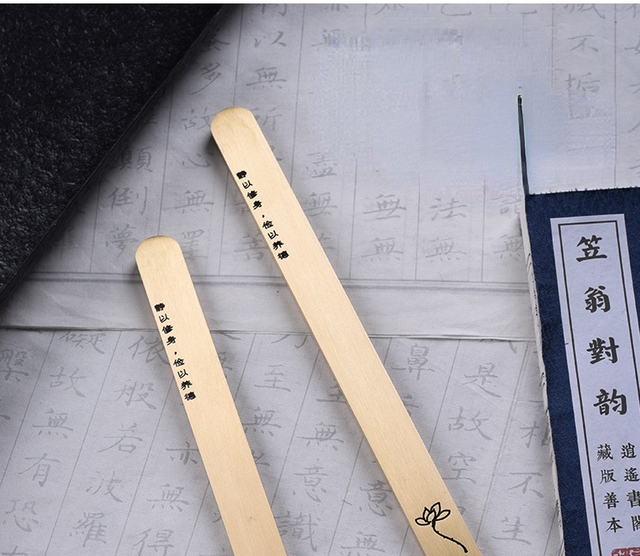 Mosiądz waga papieru z kaligrafią na Xuan papierze - ozdoba do biura - Wianko - 6