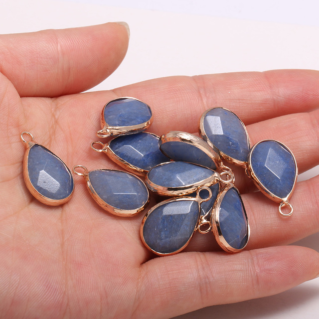 Wisiorek z naturalnego kamienia - kształt kropli wody, fasetowany, kolor szaro-niebieski - do tworzenia biżuterii DIY - Wianko - 1