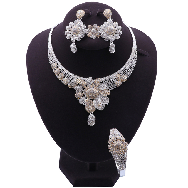 Biżuteria ślubna z motywem kwiatowym – naszyjnik, bransoletka, kolczyki i pierścień w złotym kolorze z kryształami - Wianko - 10