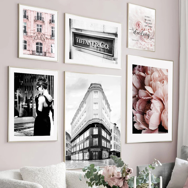 Obraz ścienny Paryski sklep mody dla dziewczyn w stylu muzeum na płótnie - nordyckie plakaty i zdjęcia do salonu - Wianko - 2