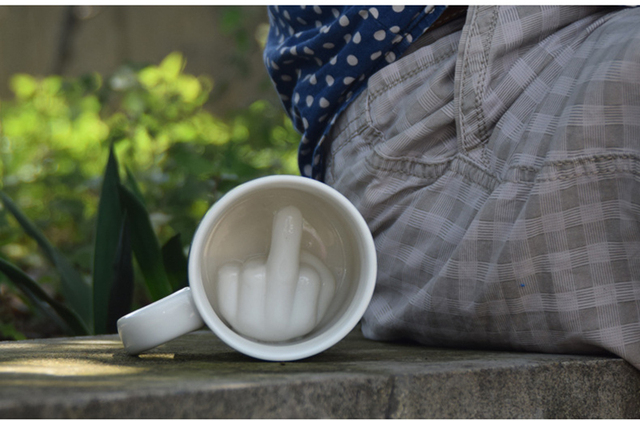 Kubek ceramiczny z zabawnym białym środkowym palcem, 300ml pojemności, kreatywny design z mieszaniem do kawy i mleka - Wianko - 3