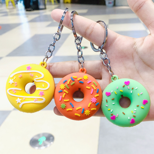 Brelok Cartoon Donut - śliczny pączek z PVC; kreatywny wisiorek do kluczyków samochodowych; ozdoba Anime; idealny prezent - Wianko - 2