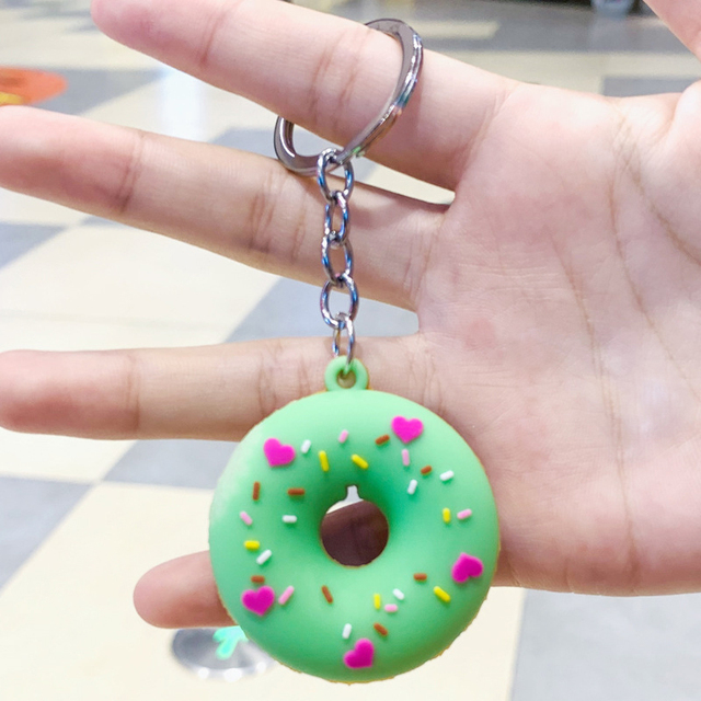 Brelok Cartoon Donut - śliczny pączek z PVC; kreatywny wisiorek do kluczyków samochodowych; ozdoba Anime; idealny prezent - Wianko - 4