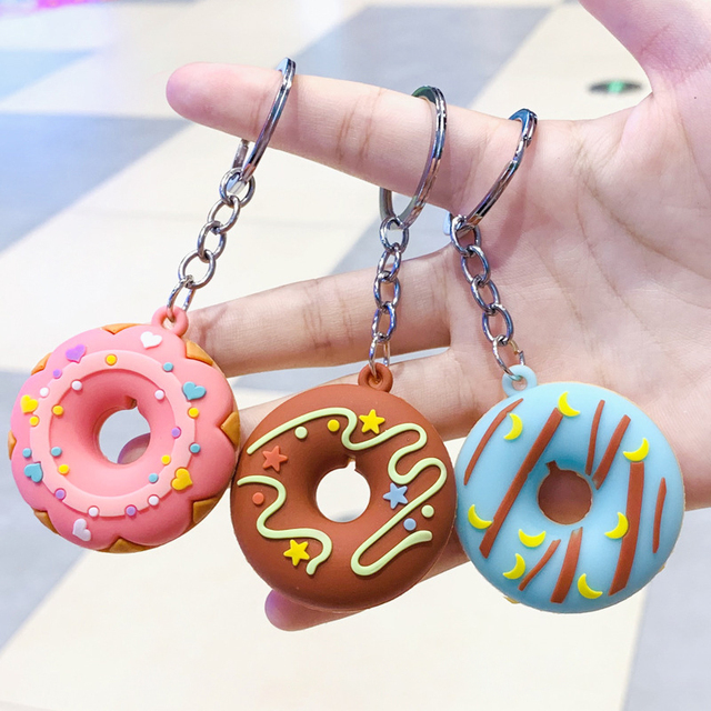 Brelok Cartoon Donut - śliczny pączek z PVC; kreatywny wisiorek do kluczyków samochodowych; ozdoba Anime; idealny prezent - Wianko - 1