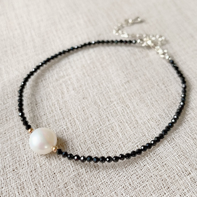 Czarne obsydianowe bransoletki z białymi perłowymi koralikami Reiki – biżuteria uzdrawiająca dla kobiet - Wianko - 4