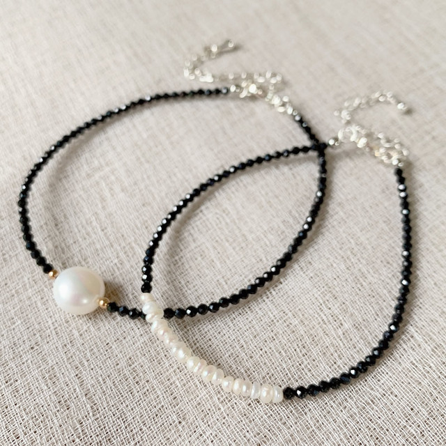 Czarne obsydianowe bransoletki z białymi perłowymi koralikami Reiki – biżuteria uzdrawiająca dla kobiet - Wianko - 3