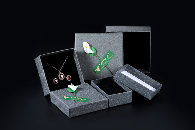Wysokiej jakości pudełko na biżuterię z ozdobami - pierścionki, kolczyki, naszyjniki, zestaw królewskiego stylu w szarym papierowym opakowaniu - Wianko - 1