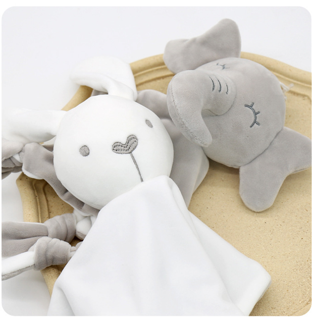 Pluszowy kocyk dla niemowląt z zabawkami, śliniakami i uspokajającym ręcznikiem polarowym - niedźwiedzie, króliki, lisy - Wianko - 20