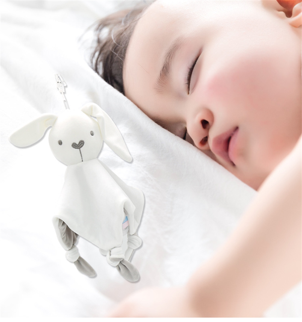 Pluszowy kocyk dla niemowląt z zabawkami, śliniakami i uspokajającym ręcznikiem polarowym - niedźwiedzie, króliki, lisy - Wianko - 16