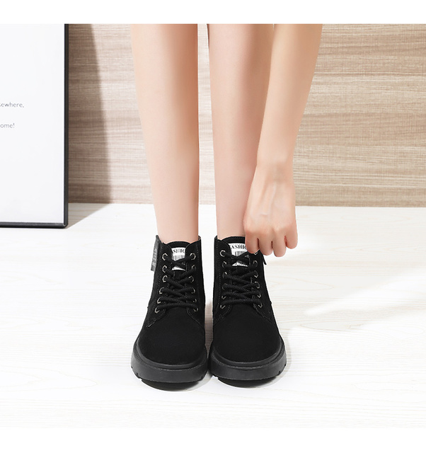 Czarne zimowe buty damskie - modele do kostki, modne, wiązane, outdoorowe, antypoślizgowe i wygodne - Wianko - 19