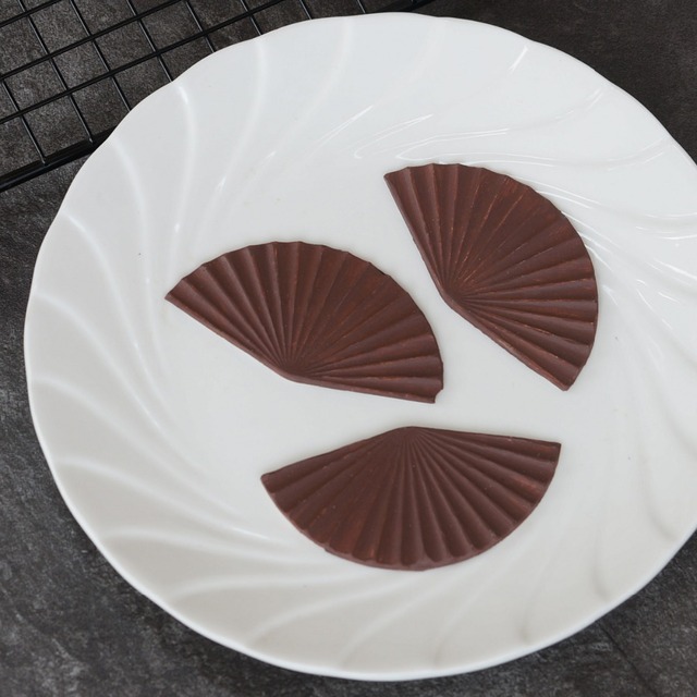 Forma do pieczenia ciasta - Wentylator falisty z silikonową powłoką i arkuszem transferowym do czekolady - Wianko - 5