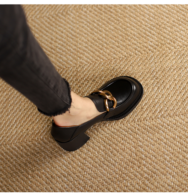Nowe damskie czółenka ze skóry naturalnej, rozmiar 22-25 cm, górne skórzane buty wsuwane z metalowym łańcuchem - Wianko - 17