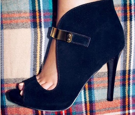 Czarny zamszowy pasek z klamrą - sandały na wysokim obcasie w modnym stylu - Wianko - 1