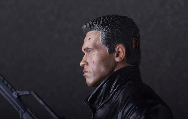 Figurka akcji Szalony Terminator T800 Arnold Schwarzenegger 35cm, uszkodzona wersja - Wianko - 4