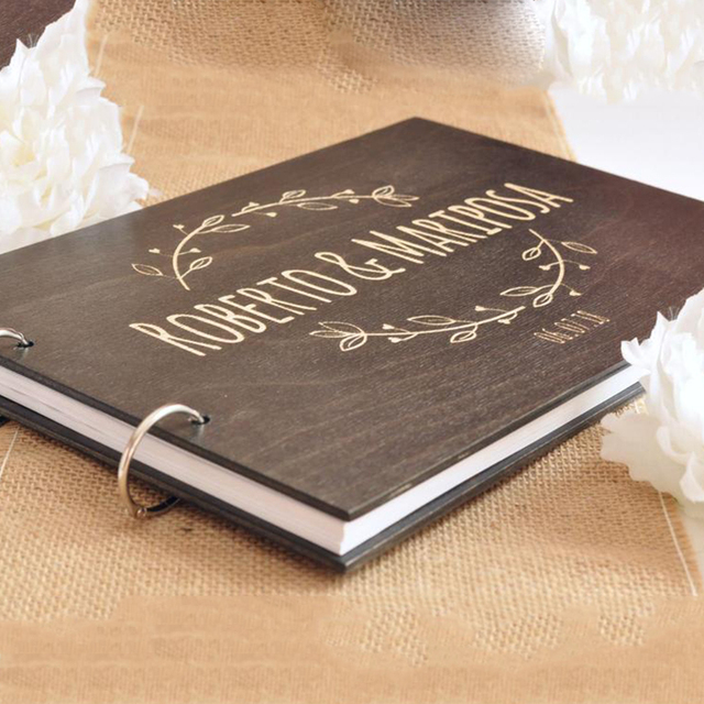 Spersonalizowana księga gości dla ślubu z rustykalnymi dekoracjami - Wianko - 3
