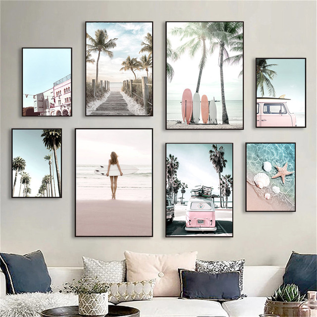 Malarstwo na płótnie z motywem dziewczyny surfującej na fali, palm, różowego samochodu i flaminga: dekoracja wnętrza - Wianko - 2