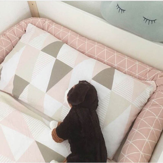 Długa poduszka ochronna do łóżeczka dziecięcego dla pokoju dziecka i nastolatka - Wianko - 1