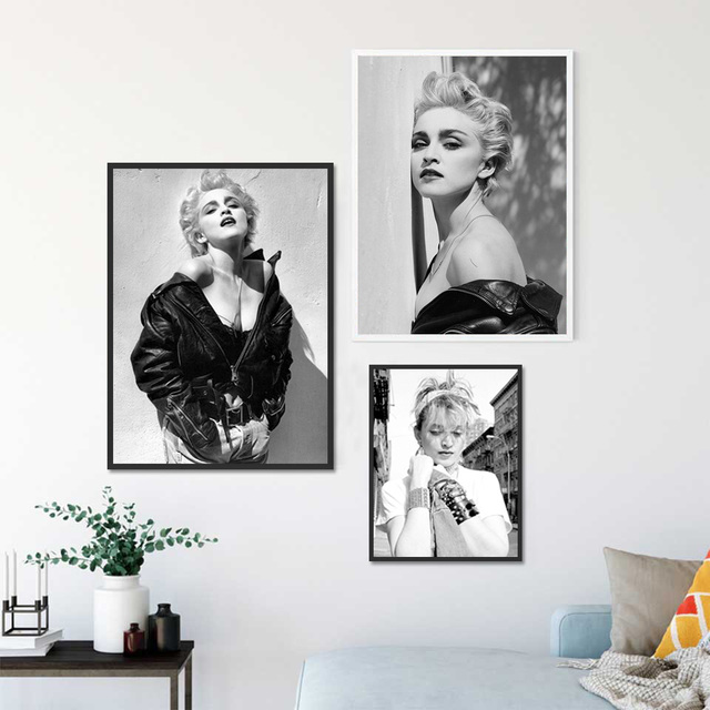 Plakaty i druki Madonna - słynna piosenkarka, aktorka, gwiazda - czarna i biała fotografia artystyczna na płótnie do salonu - Wianko - 2