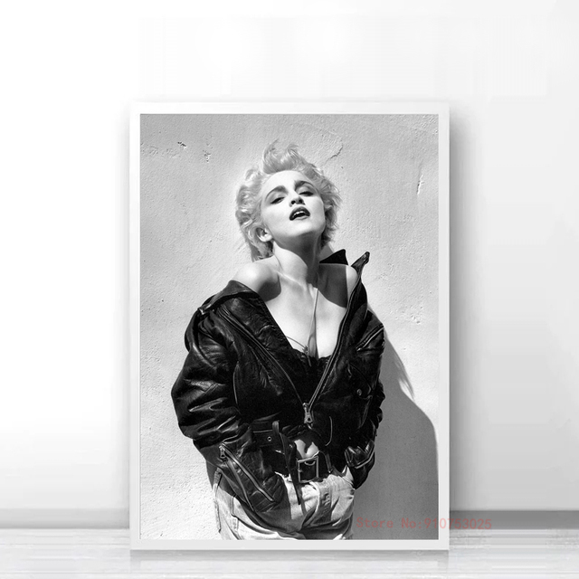 Plakaty i druki Madonna - słynna piosenkarka, aktorka, gwiazda - czarna i biała fotografia artystyczna na płótnie do salonu - Wianko - 3