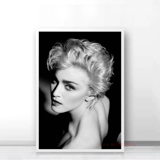 Plakaty i druki Madonna - słynna piosenkarka, aktorka, gwiazda - czarna i biała fotografia artystyczna na płótnie do salonu - Wianko - 5