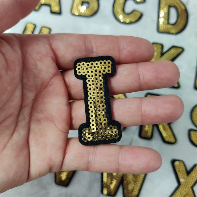 Nasz szykowny produkt z kategorii Łatki to 3D złote haftowane naszywki z kolorowymi cekinami przedstawiające litery alfabetu A-Z (2021) - zestaw 26 sztuk - Wianko - 9