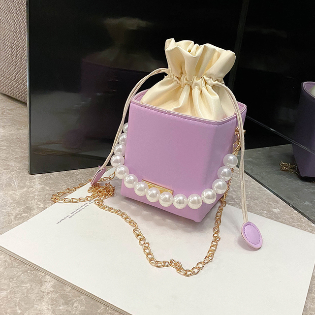 Kwadratowe pudełko na ramię - torba crossbody dla kobiet, wykonana z perłowej skóry PU i ozdobiona łańcuszkiem - Wianko - 6