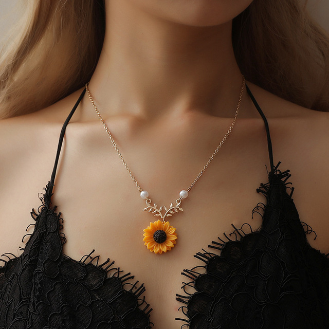 Elegancki naszyjnik z wisiorkiem w kształcie słonecznika - imitacja pereł, kreatywny dodatek dla kobiet - Wianko - 31