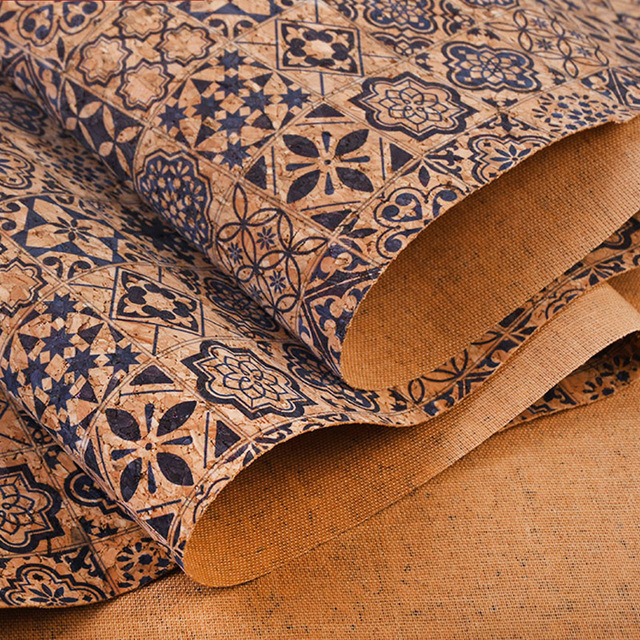 Skóra syntetyczna na tle do tapicerki, torby i butów - 100*137cm, naturalne drewno korkowe - Wianko - 14