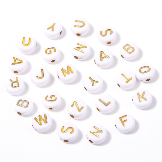Akrylowe płaskie koraliki z literami - paczka 100 sztuk, białe tło, złote pojedyncze - DIY słowo biżuteria bransoletka - Wianko - 8