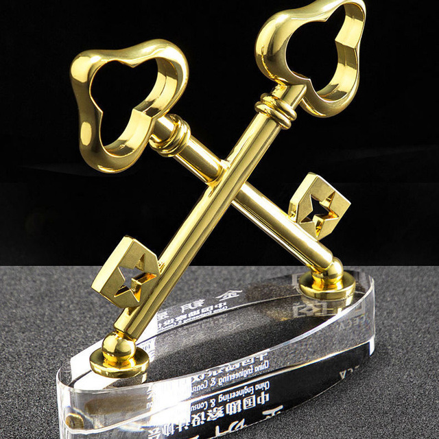 Złoty klucz kryształowe trofeum dekoracji - niestandardowe, kreatywne pamiątki dla znajomych i domu - Wianko - 2
