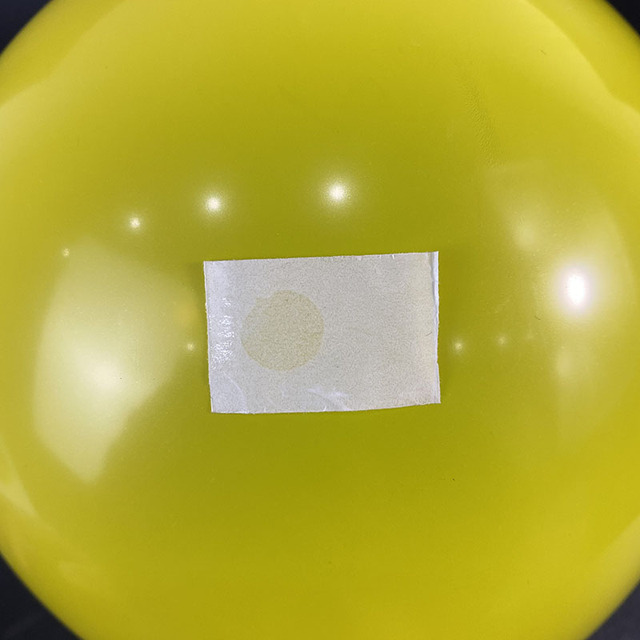 Nieregularny łańcuch balonowy w kolorze śliwy z klejem punktowym i klipsem uszczelniającym - akcesoria do dekoracji balonów - Wianko - 9