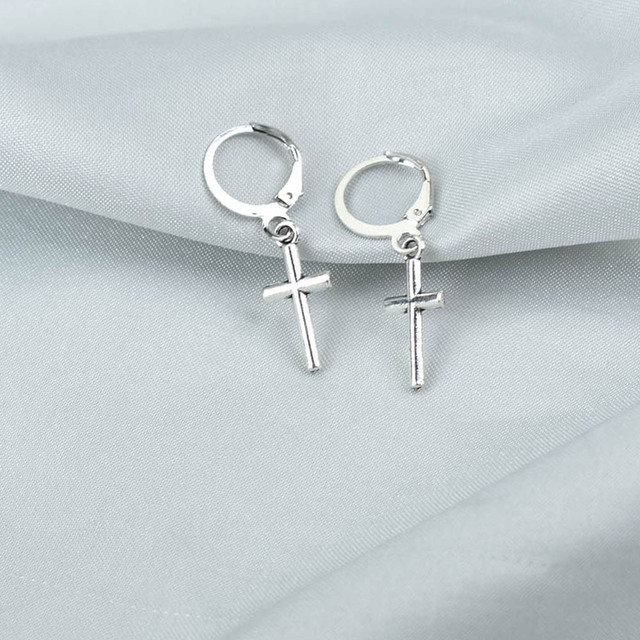 Srebrne małe kolczyki w kształcie krzyża - biżuteria metalowa dla kobiet i mężczyzn - Wianko - 3