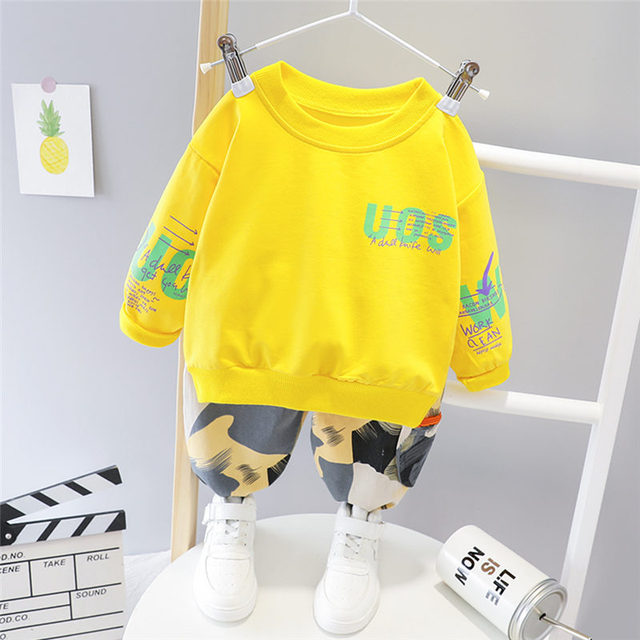 Zestaw ubrań dla chłopców: koszulka z litery i spodnie kamuflażowe (2 sztuki) w nowej, modnej kolekcji na sezon wiosna-jesień 2020 dla dzieci - Wianko - 3