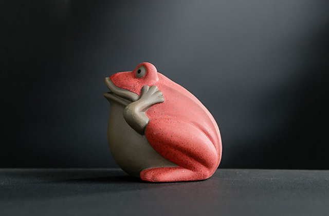 Mała figurka ceramicznej żaby do dekoracji i picia herbaty, malowana w kolorze purpury, idealna jako akcesorium herbaciarni - Trzy Nos+ - Wianko - 10