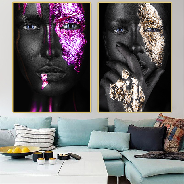 Plakat artystyczny skandynawskiego malarstwa na płótnie - kobieca sztuka afrykańska w czarnym, złotym i fioletowym salonie - Wianko - 2