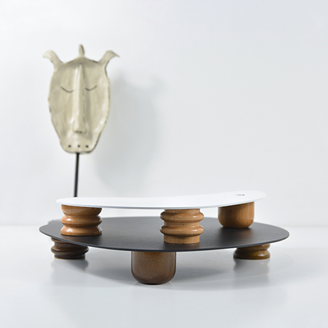Dekoracyjny talerz ze stojakiem Żelazo Art, wysokie stopy, drewno, magnes, czarno-biały, nieregularny kształt - Wianko - 2