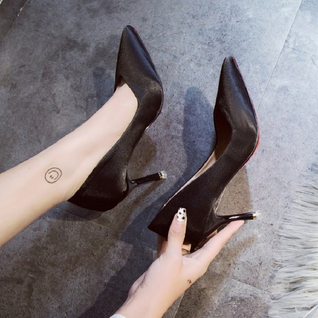Kobiety buty na słupku Marlisasa fajnej jakości, lekkie, eleganckie i wygodne - czarne modele biurowe oraz na wieczorne wyjścia - Wianko - 4