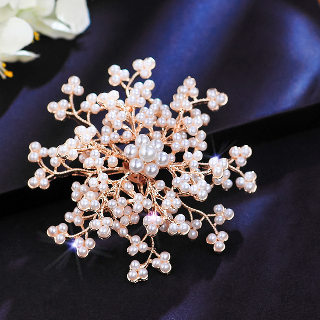 Duża broszka ślubna z pełnym połyskiem, kwiatowymi koronkami i perłowymi ozdobami - elegancka i luksusowa broszka do bukietu ślubnego - Wianko - 2