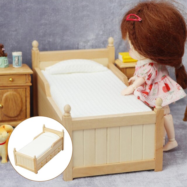 Miniaturowe łóżko pojedyncze w skali 1:12 z szufladą - idealne mebelki zabawkowe dla dzieci i lalek - Wianko - 2