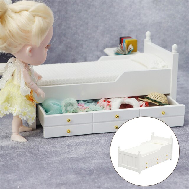 Miniaturowe łóżko pojedyncze w skali 1:12 z szufladą - idealne mebelki zabawkowe dla dzieci i lalek - Wianko - 3