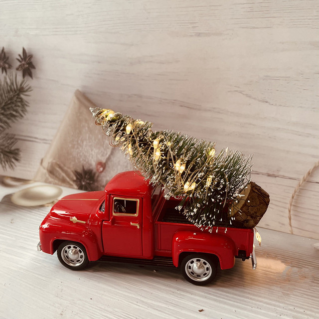 Ciągnik Bożonarodzeniowy z Ozdobami Świątecznymi do Wiszenia - Prezenty dla Dzieci Transportujące Choinkę - Samochód Dekoracyjny na Święta 2022 - Wianko - 3