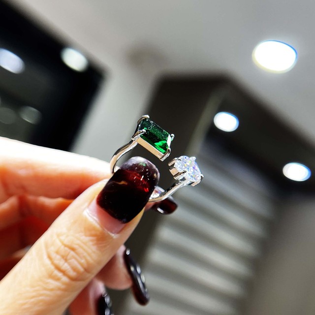 Piękny, regulowany pierścionek ślubny dla kobiet z białą kroplą wodą i zielonym prostokątem - biżuteria srebrna - Wianko - 5