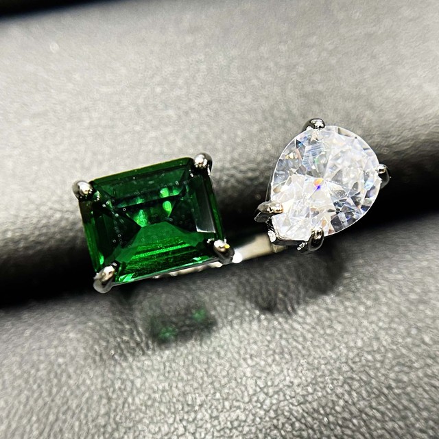 Piękny, regulowany pierścionek ślubny dla kobiet z białą kroplą wodą i zielonym prostokątem - biżuteria srebrna - Wianko - 1