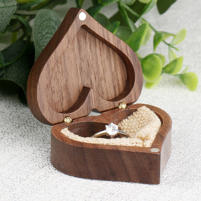 Pudełko na pierścionek ślubny oraz inne minimalistyczne biżuterie - orzech, serce, prezenty ślubne - Wianko - 11
